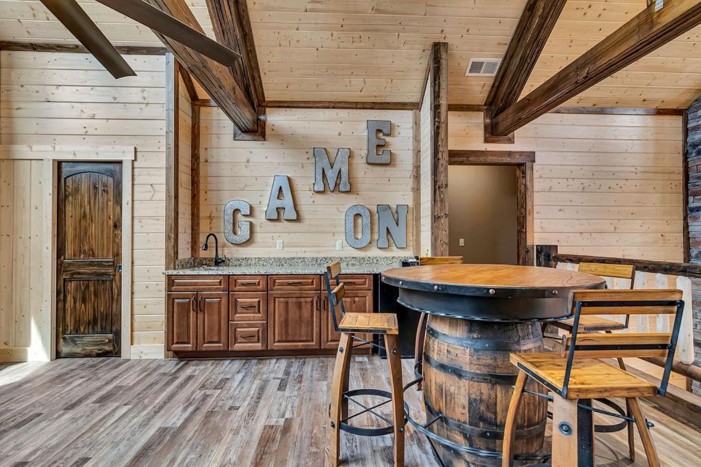 Pvt Indoor Pool-basketball Court-theatre & Hot Tub-games-sleeps 46-table Rock View-free Tickets Holiday home Branson