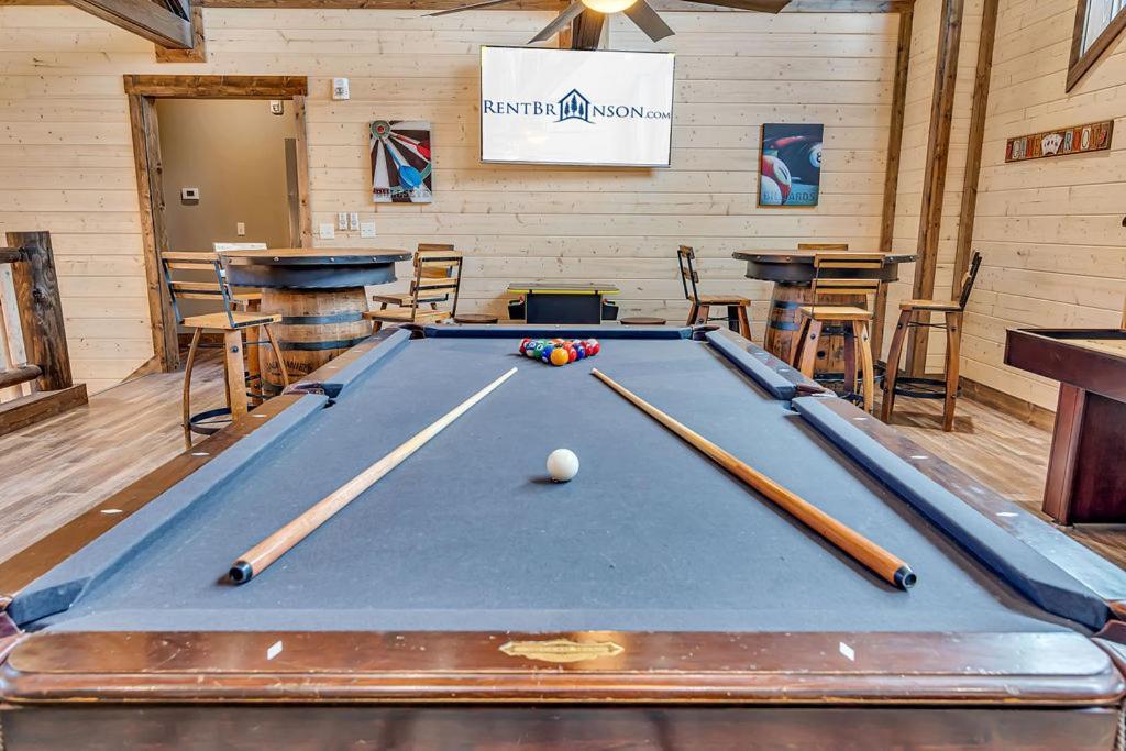 Pvt Indoor Pool-basketball Court-theatre & Hot Tub-games-sleeps 46-table Rock View-free Tickets *