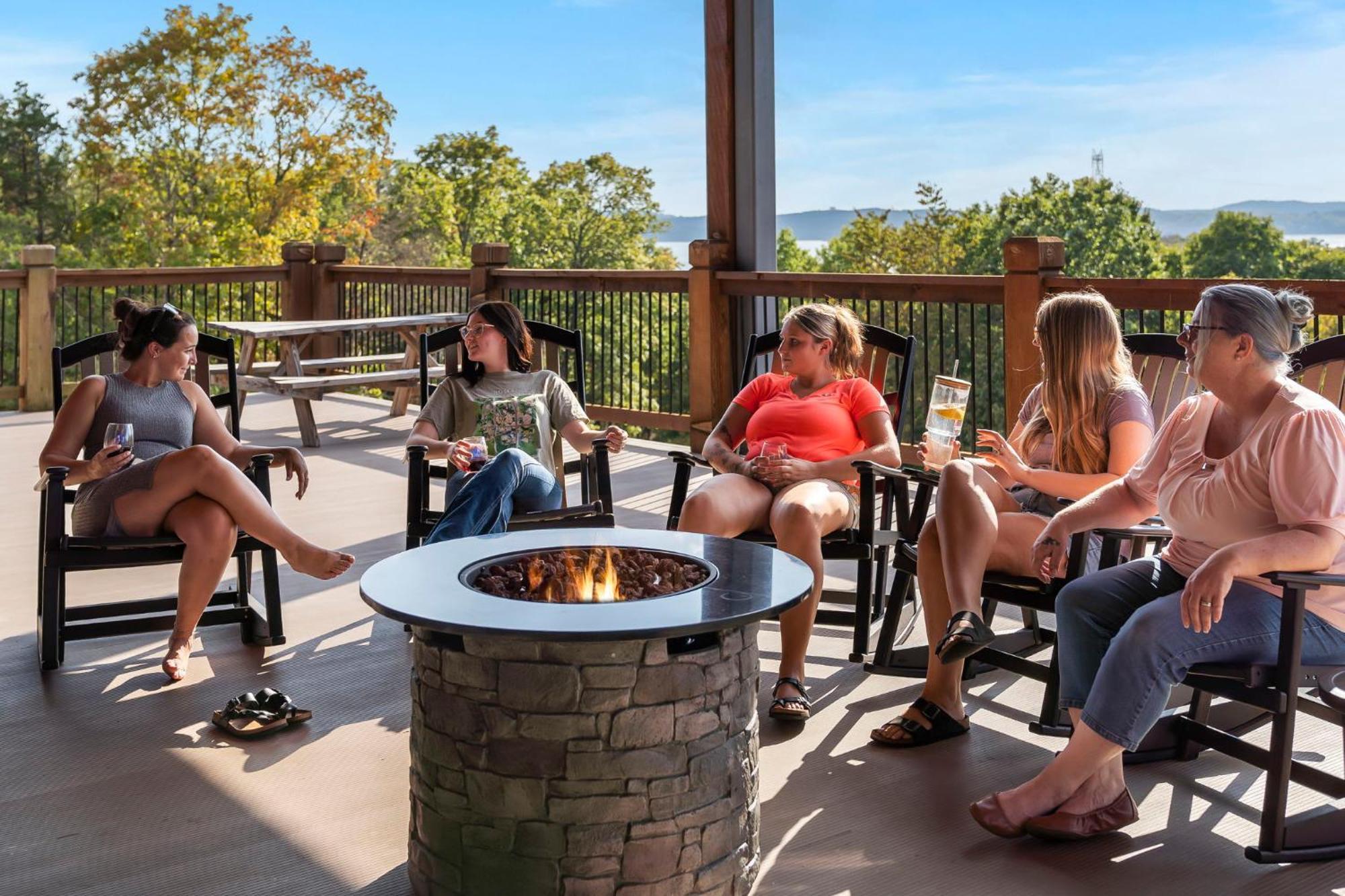 Holiday home Pvt Indoor Pool-basketball Court-theatre & Hot Tub-games-sleeps 46-table Rock View-free Tickets