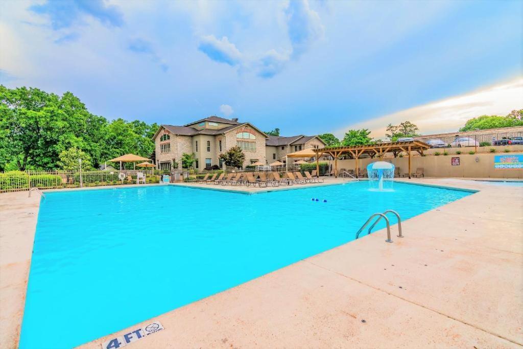 Pointe Royale 52-7, Golf, Indoor And Outdoor Pools * Branson