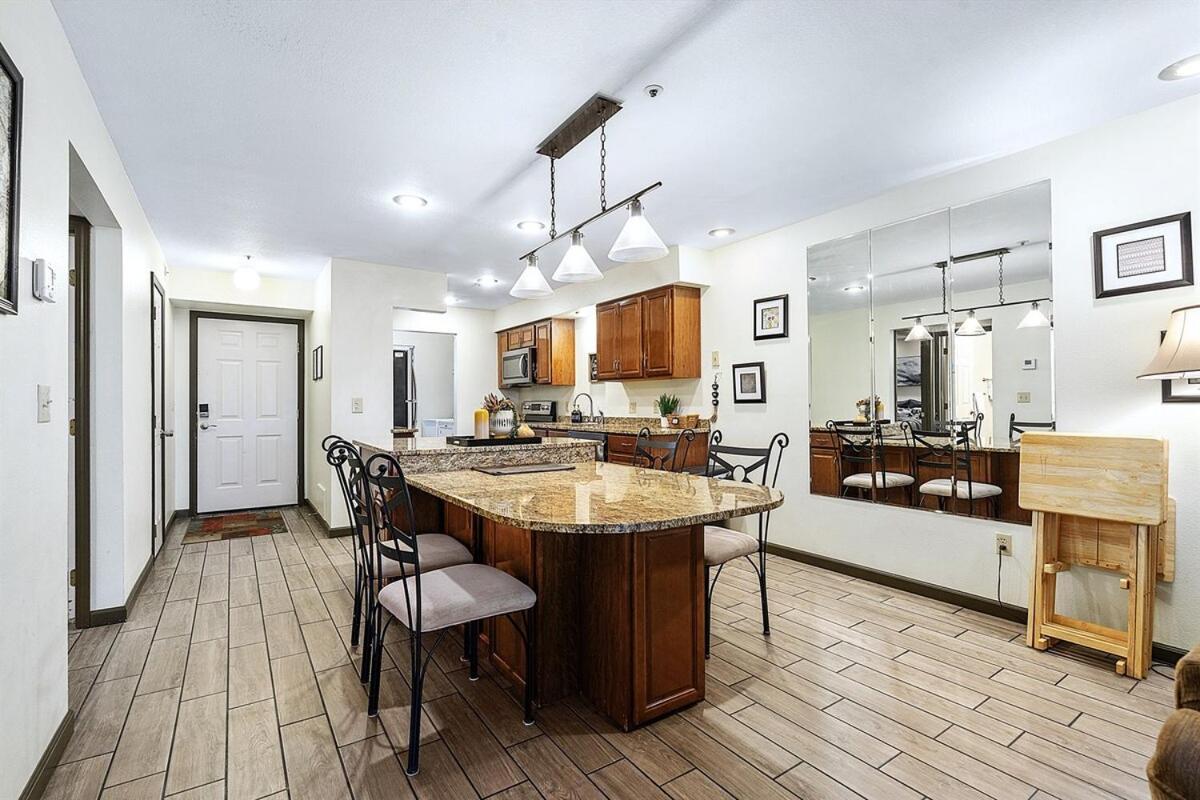 Pointe Royale 52-7, Golf, Indoor And Outdoor Pools Apartment *