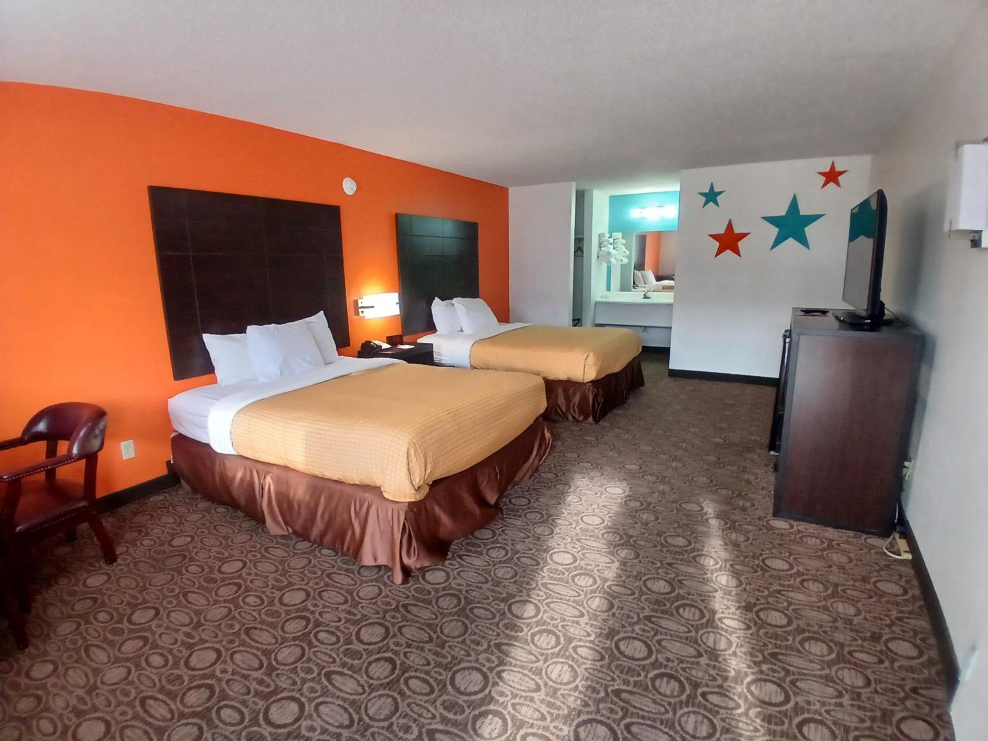 Howard Johnson By Wyndham Theatre District Hotel 2*