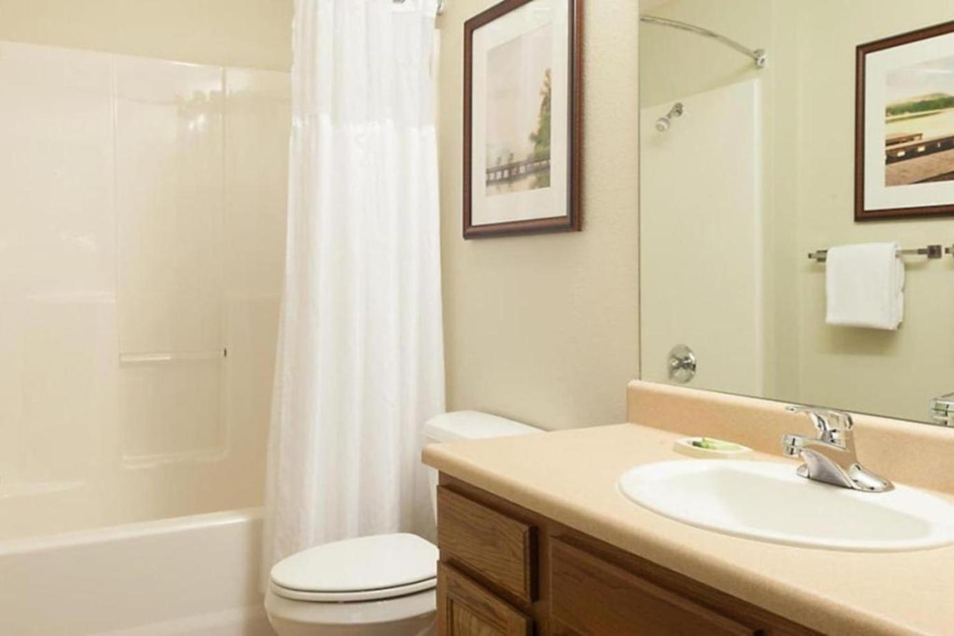 Enjoy In A Great 1bd With Amenities Including Mini-golf *