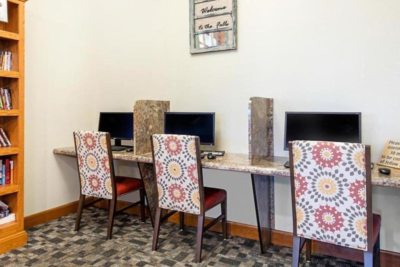 Enjoy In A Great 1bd With Amenities Including Mini-golf *