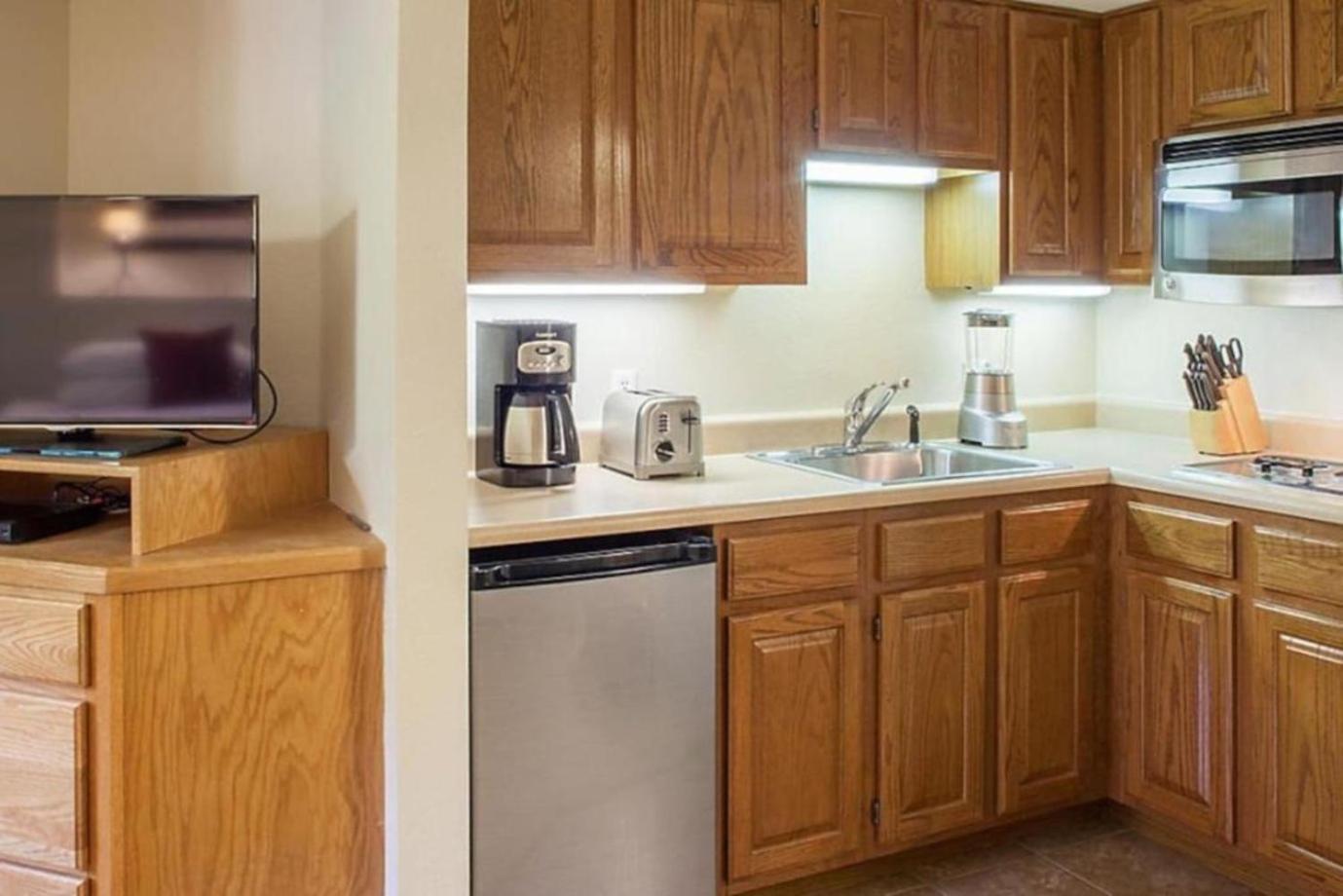 Enjoy In A Great 1bd With Amenities Including Mini-golf
