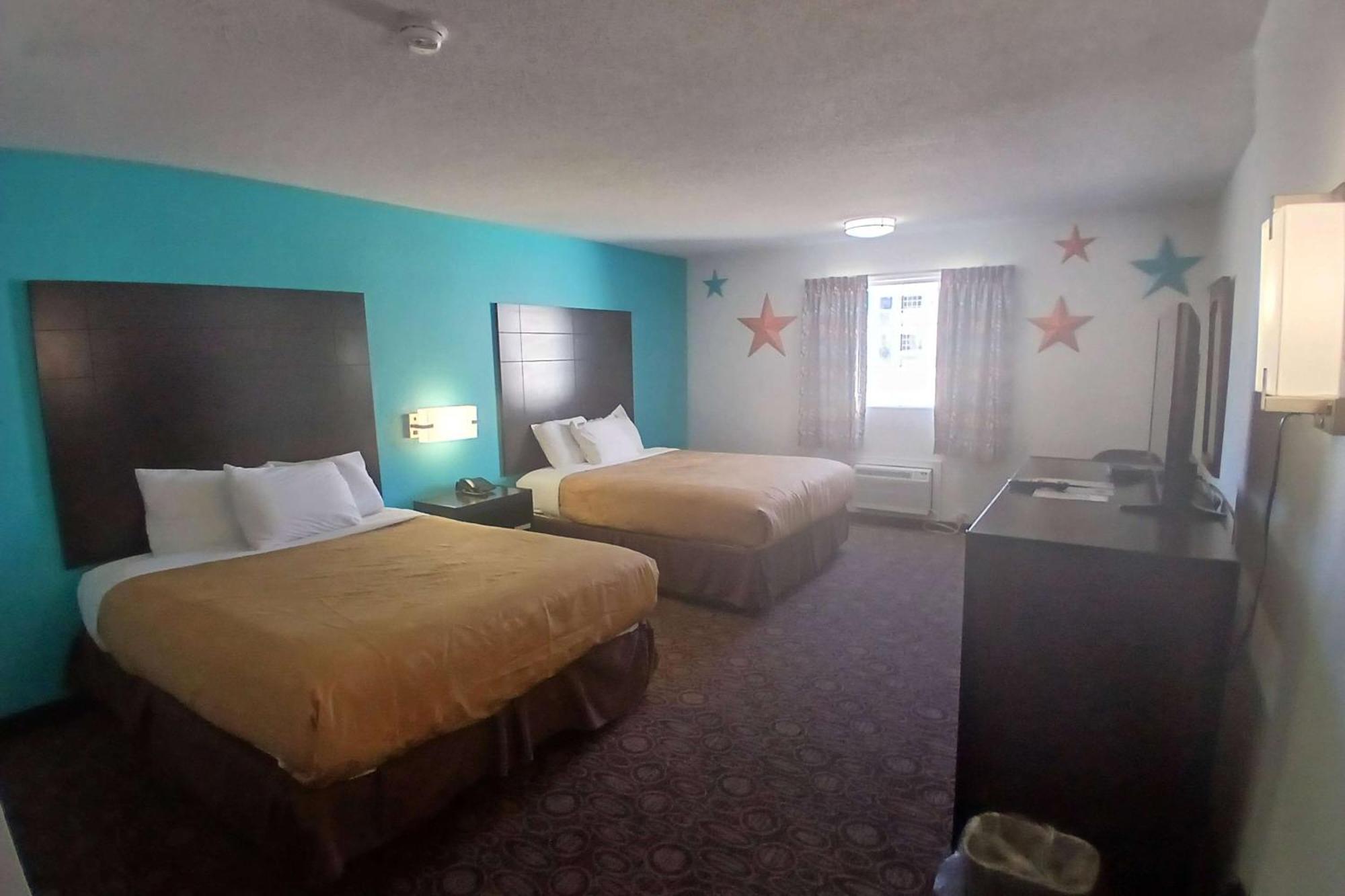 Howard Johnson By Wyndham Theatre District Hotel Branson