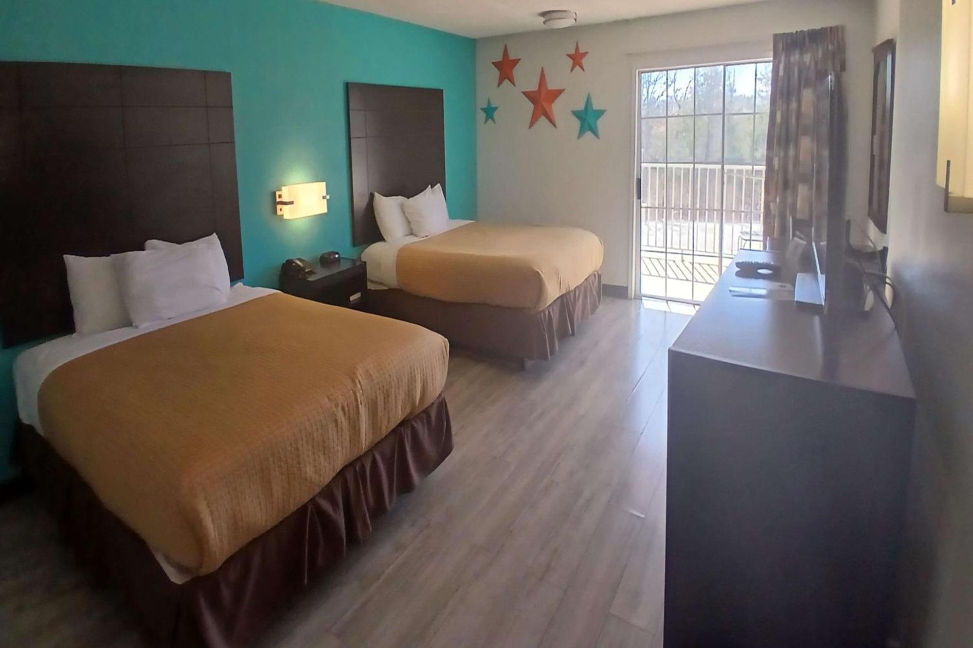 Howard Johnson By Wyndham Theatre District Hotel 2*
