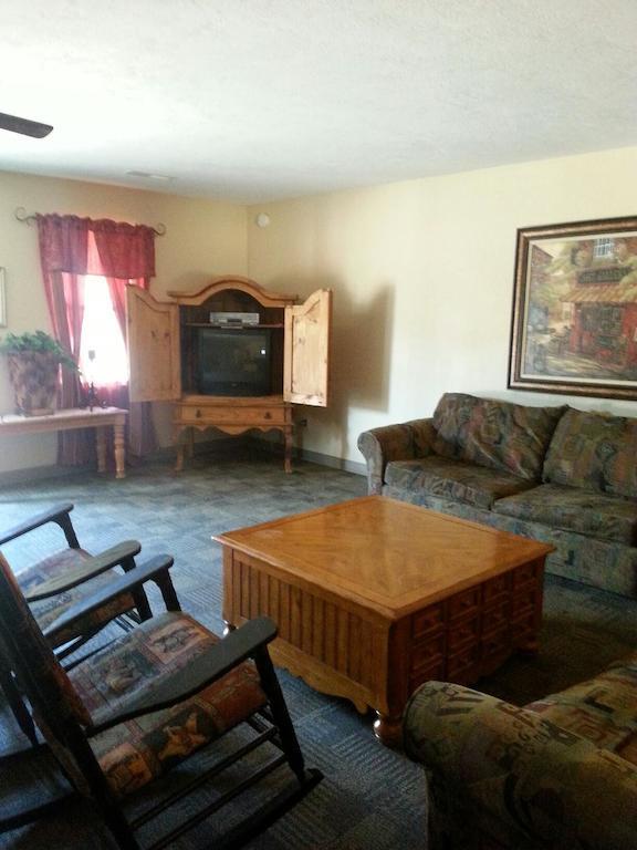 Resort Taneycomo Lakefront