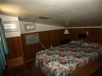 Lilleys' Landing & Marina 2*