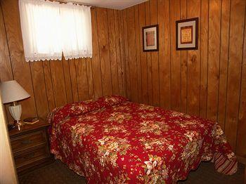 Hotel Lilleys' Landing & Marina