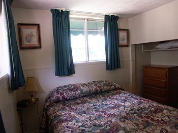 Hotel Lilleys' Landing & Marina 2*