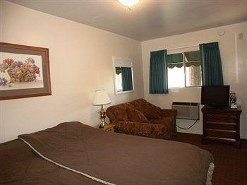 Hotel Lilleys' Landing & Marina