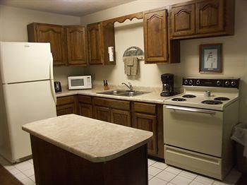 Hotel Lilleys' Landing & Marina 2*