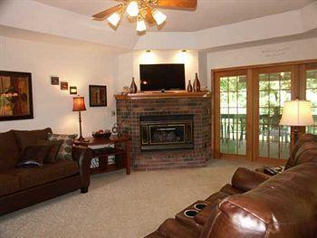 Hotel Lilleys' Landing & Marina Branson