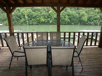 Lilleys' Landing & Marina Hotel
