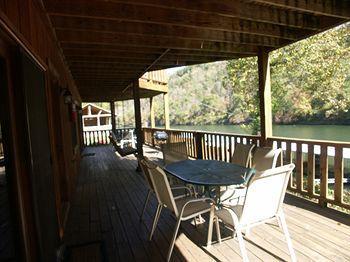 Hotel Lilleys' Landing & Marina Branson