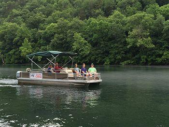Lilleys' Landing & Marina 2*