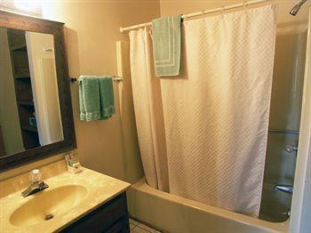 Lilleys' Landing & Marina Hotel 2*