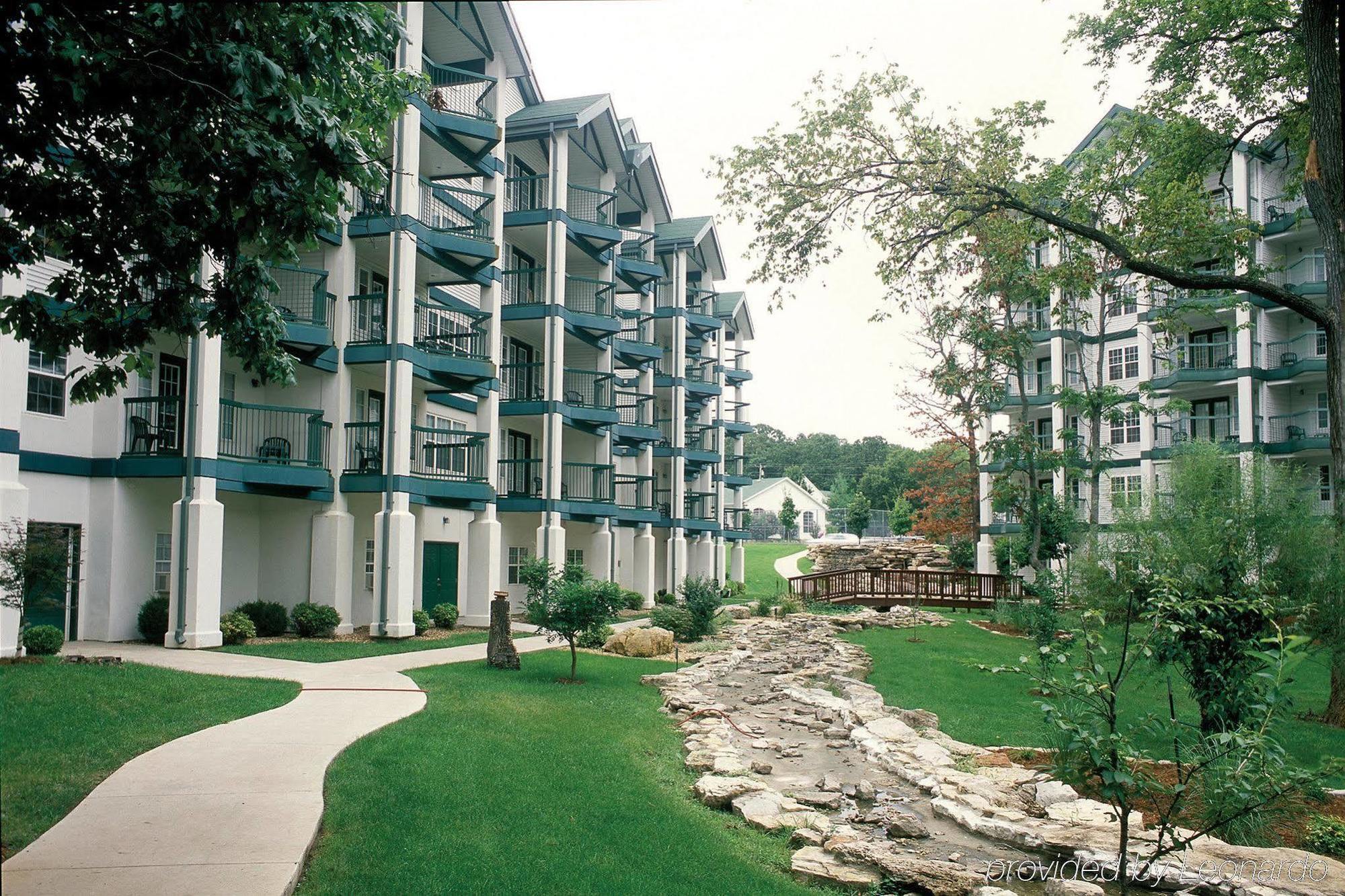 Surrey's Carriage Place 3* Branson
