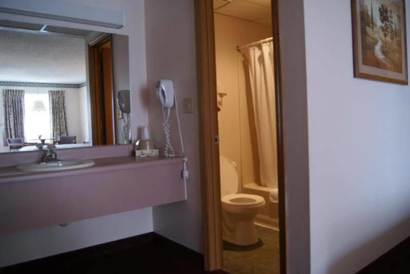 Twelve Oaks Motel 2*
