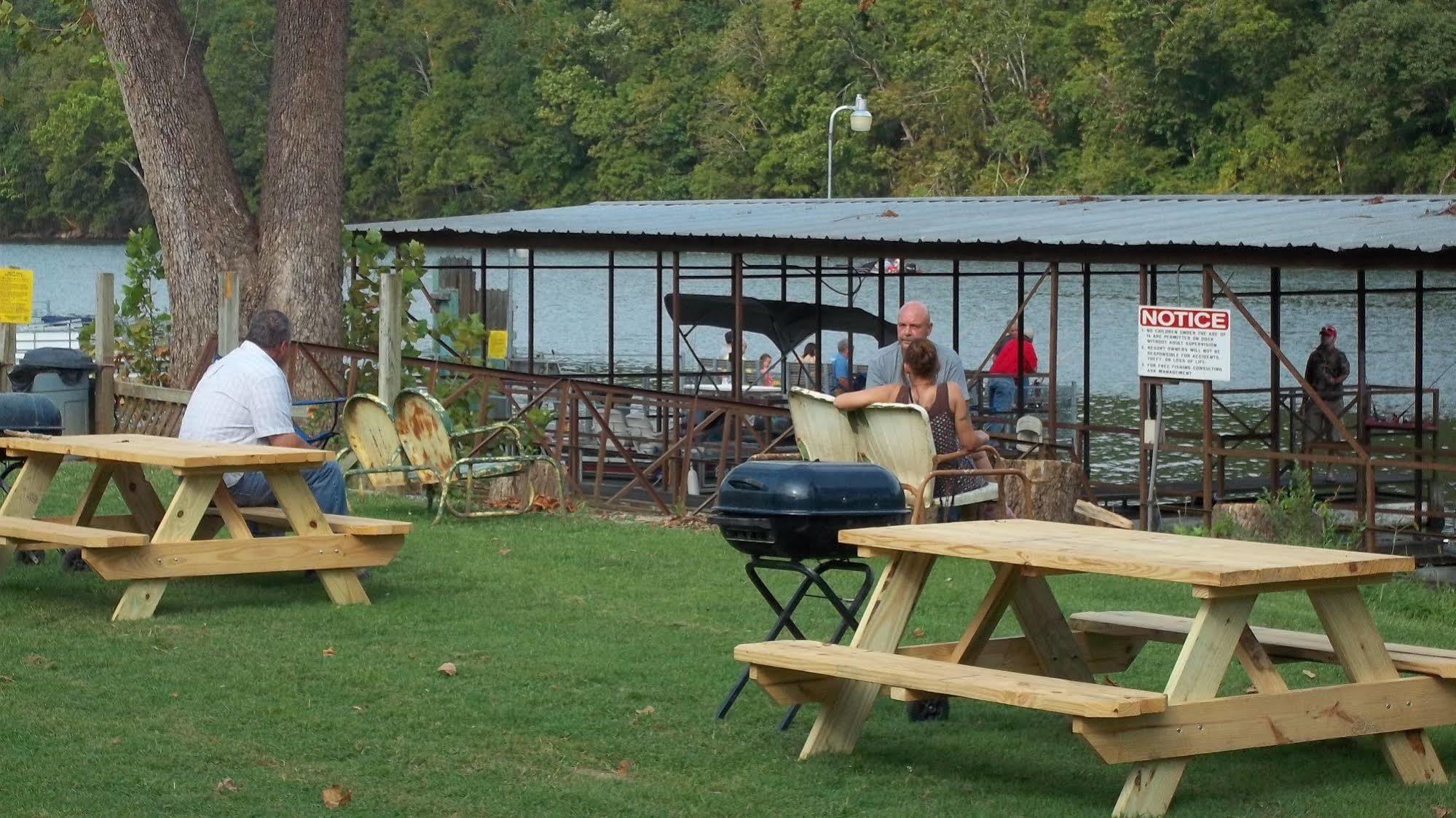 Taneycomo Lakefront 4*