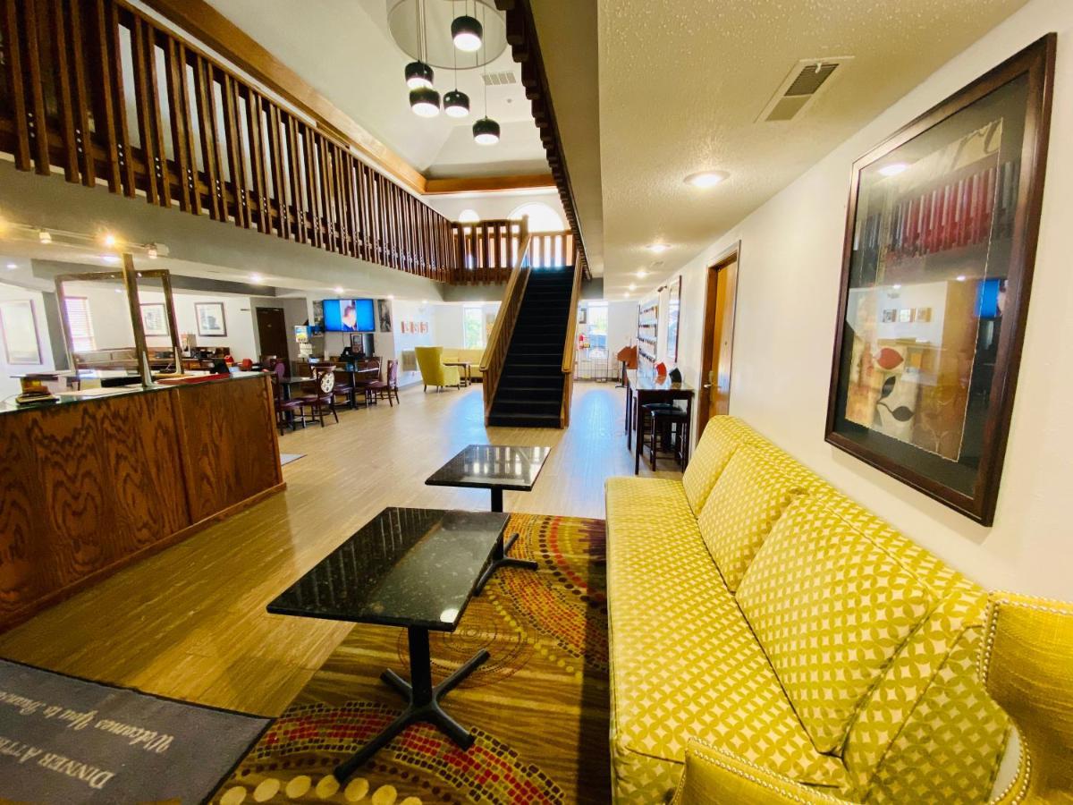 Howard Johnson By Wyndham Theatre District Hotel 2*